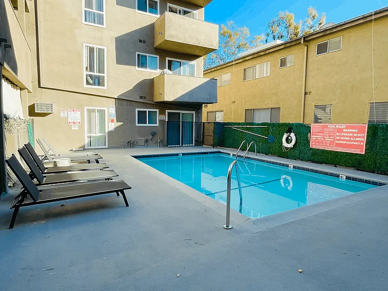 1944 Whitley Ave. — Photo 6