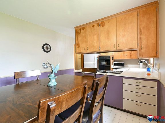 4th image of 2725 S 41st St