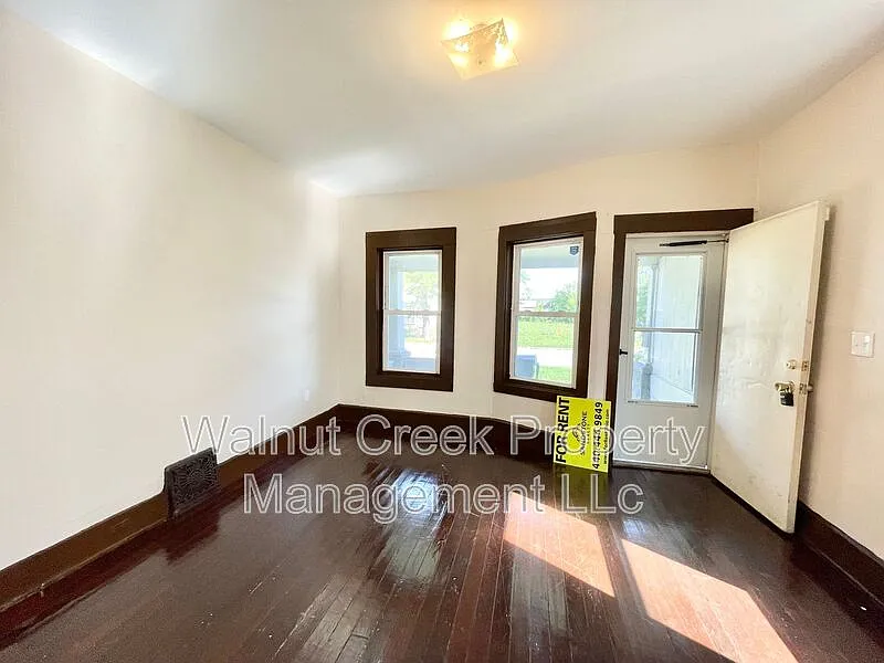 3 bed, 1.0 bath, 1098 sqft, $1,195 — Photo 4