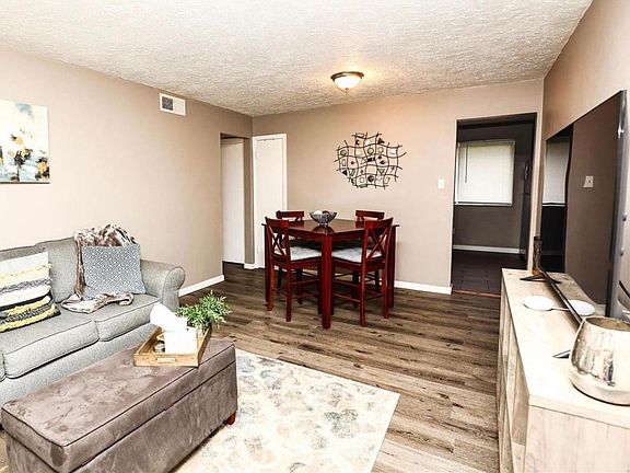 3rd image of 10145 Chaucer Ave APT 3