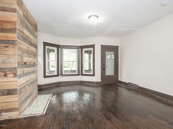 2nd image of 3139 West Blvd