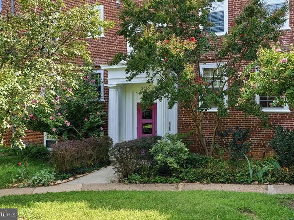 3930 Langley Ct NW APT F642, Washington, DC 20016