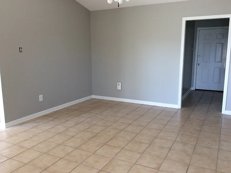 131 Wadsworth Dr — Photo 5