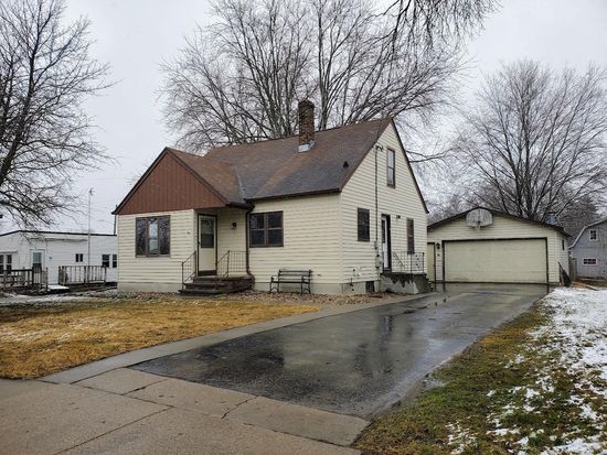110 N Maple St, Black Creek, WI 54106