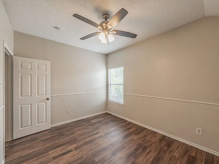 2136 Stoneridge Dr — Photo 34