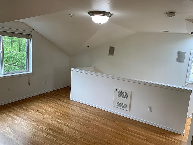 443 NE Ravenna Blvd #C — Photo 32