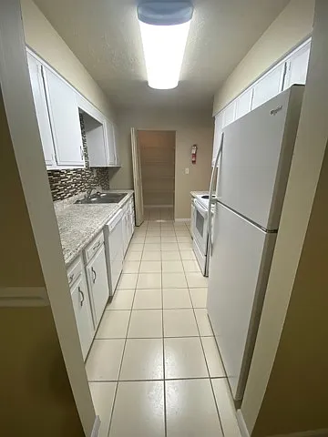 Lots of Counter Space Lots of Counter Space