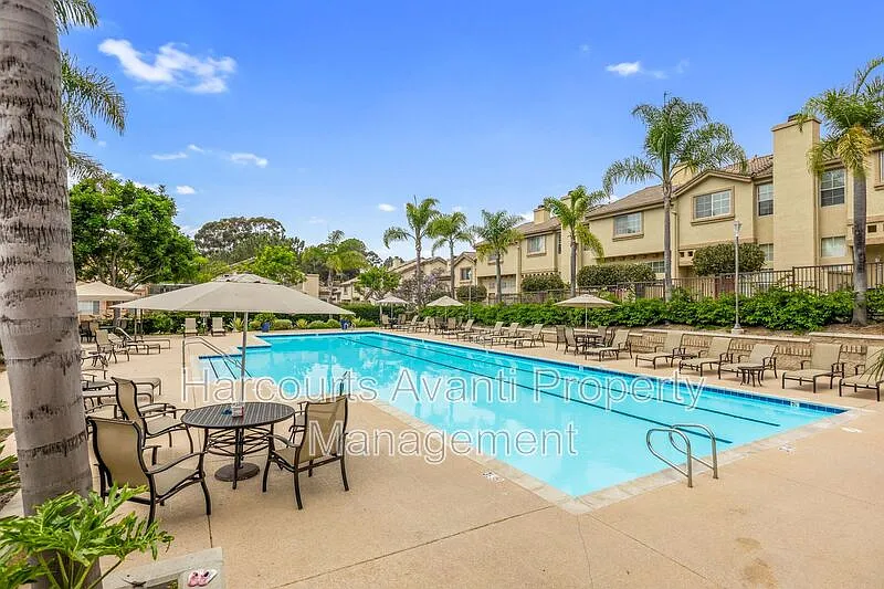 3 bed, 3.0 bath, 1584 sqft, $4,895 — Photo 4
