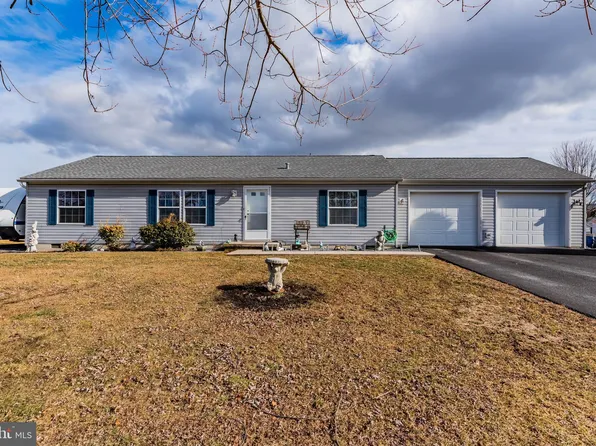 162 Camelot Dr, Chambersburg, PA 17202
