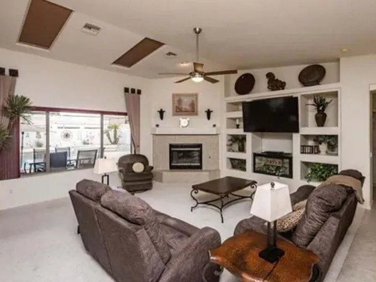 2405 Jamaica Blvd S — Photo 4