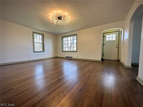 5th image of 1075 Bacon Ave