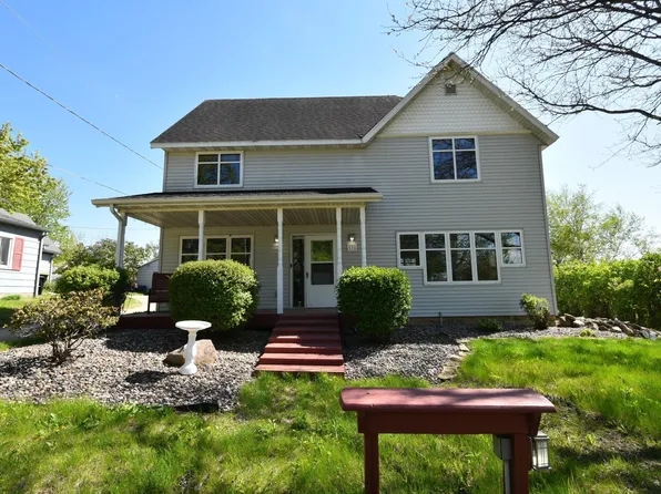131 E 7th St, Zumbrota, MN 55992