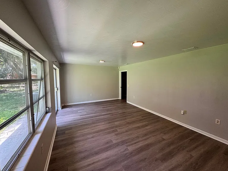 1602 E Sparkman Rd — Photo 32