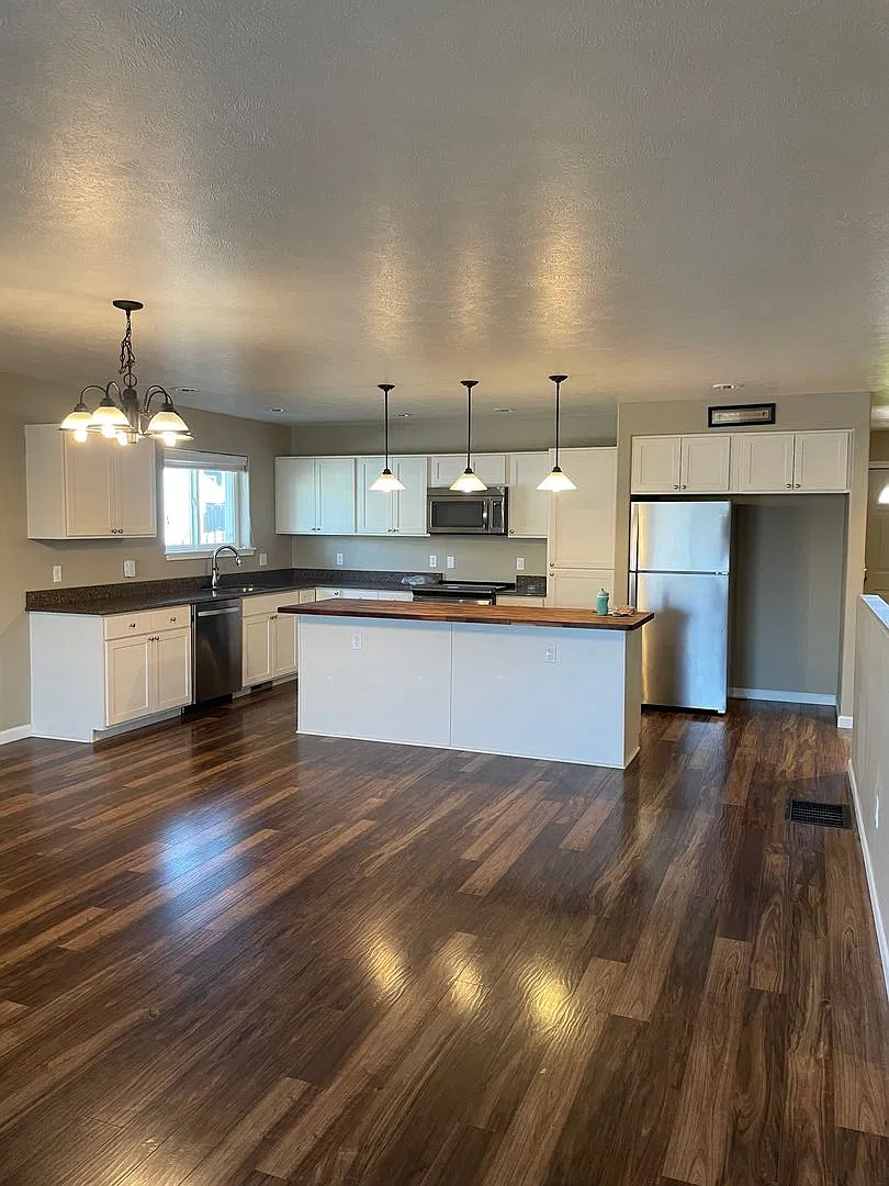 Beautiful 4 bedroom, 3 bathroom home in Palouse — Photo 3