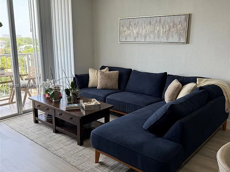 2000 NE 135th St #609 — Photo 5