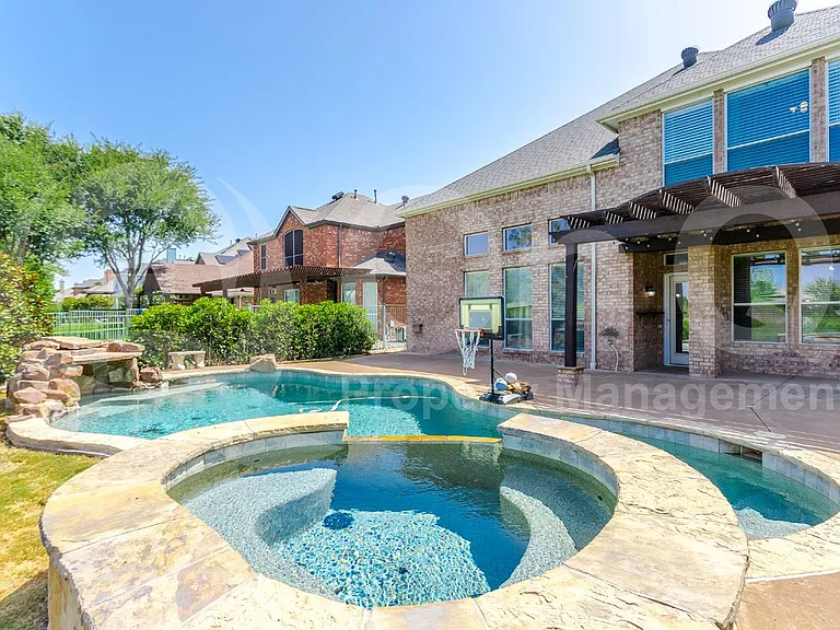 11281 Balcones Dr — Photo 46