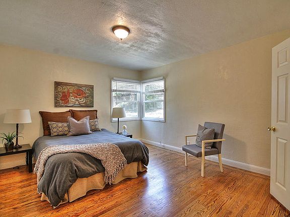 4th image of 1400 Ensign Ave
