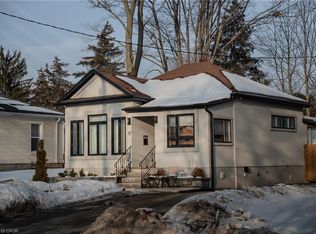 17 Haddington St, Cambridge, ON N1R 3P8