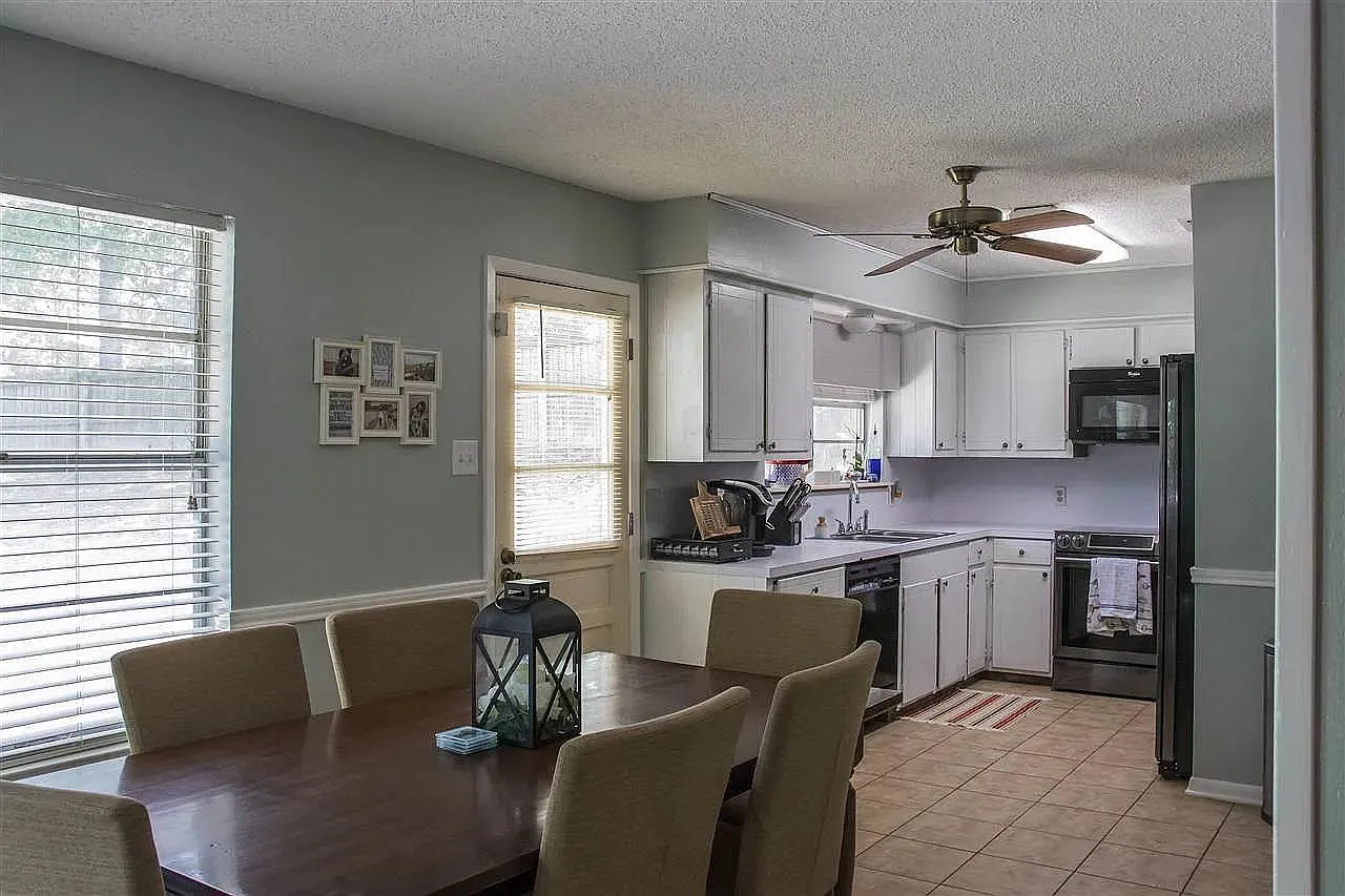 3 bed, 1553 sqft, $1,800 — Photo 4