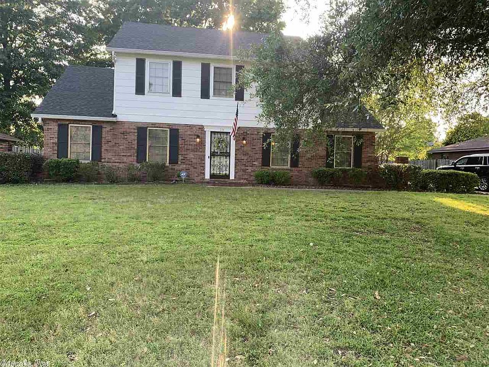 1st image of 15 Stratford Ln