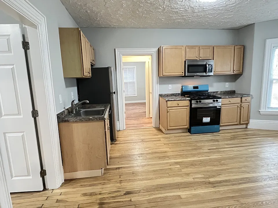 31 Ridgeway St #1