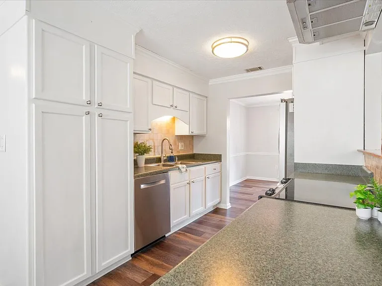 210 Pine Grove Dr — Photo 16