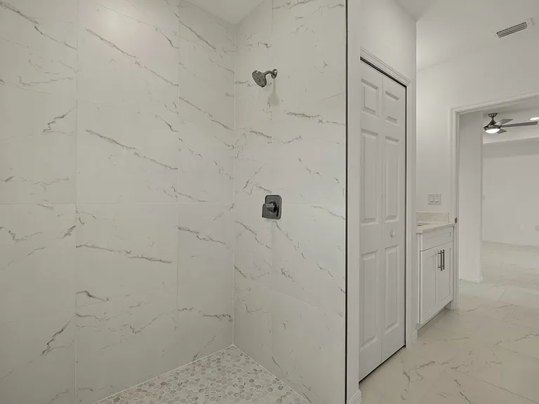 748 Foxtail St E — Photo 17