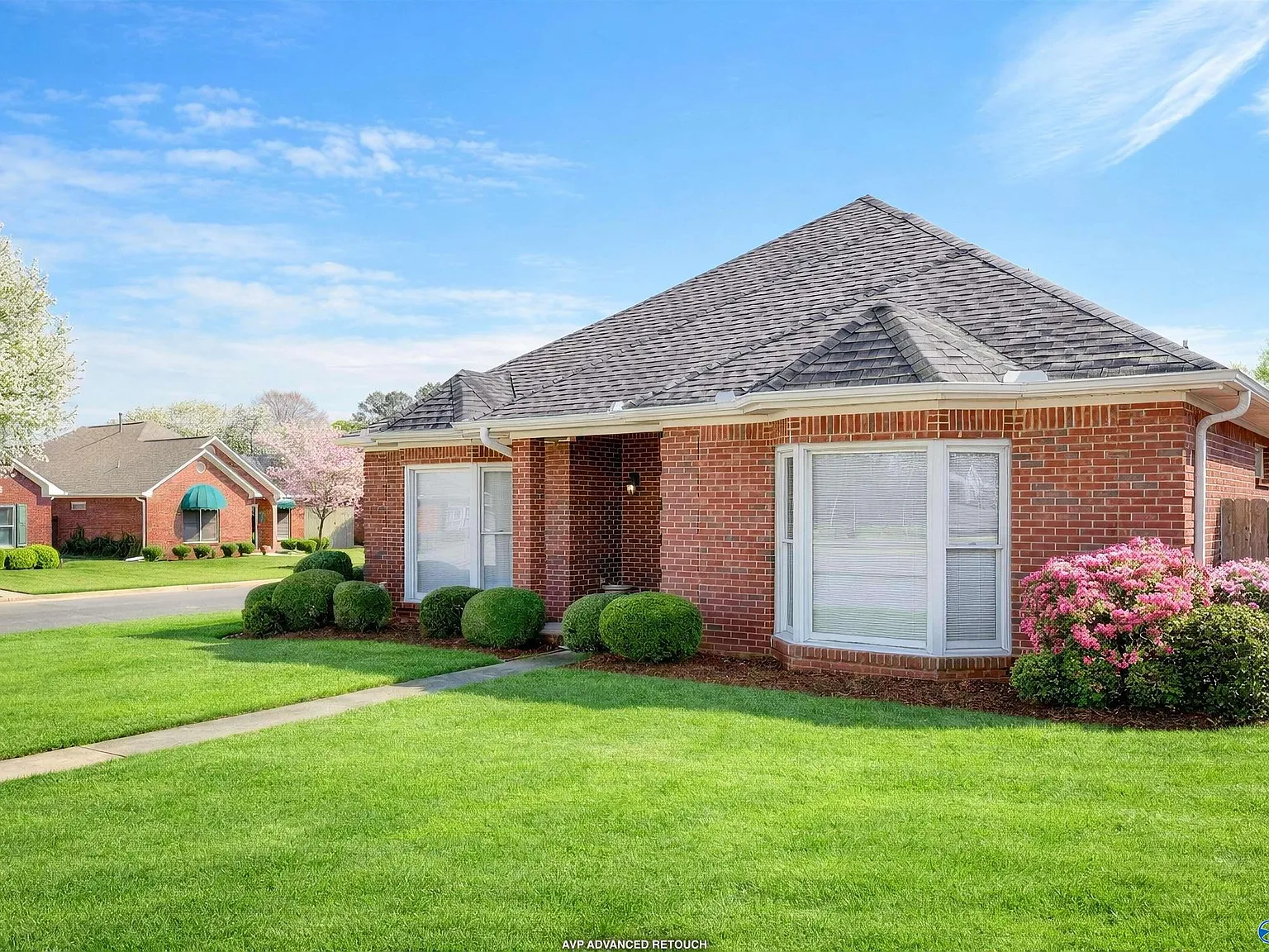3 bed, 2.0 bath, 2271 sqft, $2,300 — Photo 2