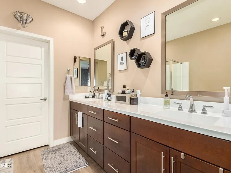 2315 E Pinchot Ave — Photo 12