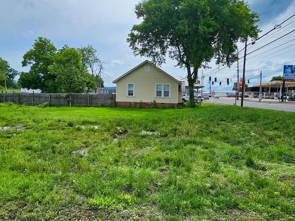 E Willow St, Scottsboro, AL 35768