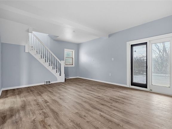 5th image of 228 Sylvan Walk