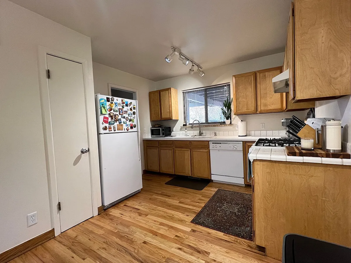 Building Photo - 1401 Bradley Dr