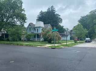 302 Lafayette St, Valparaiso, IN 46383