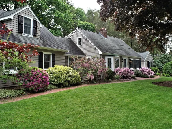 2270 Massachusetts Ave, Lexington, MA 02421