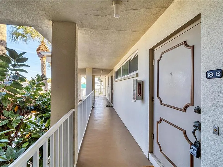 500 S Washington Dr #18B — Photo 3