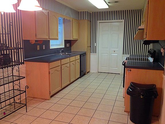 4th image of 104 Sandhurst Cir