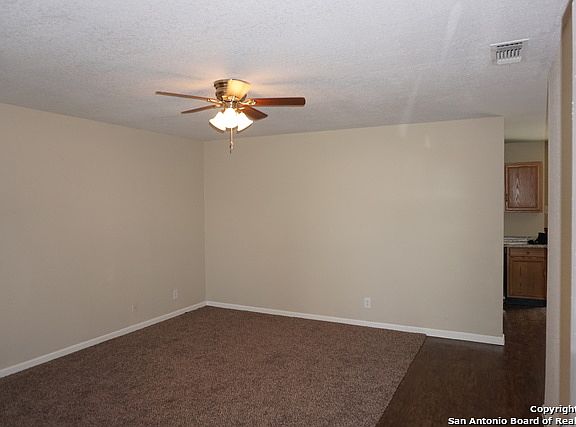 2nd image of 1418 Meadow Knoll Dr