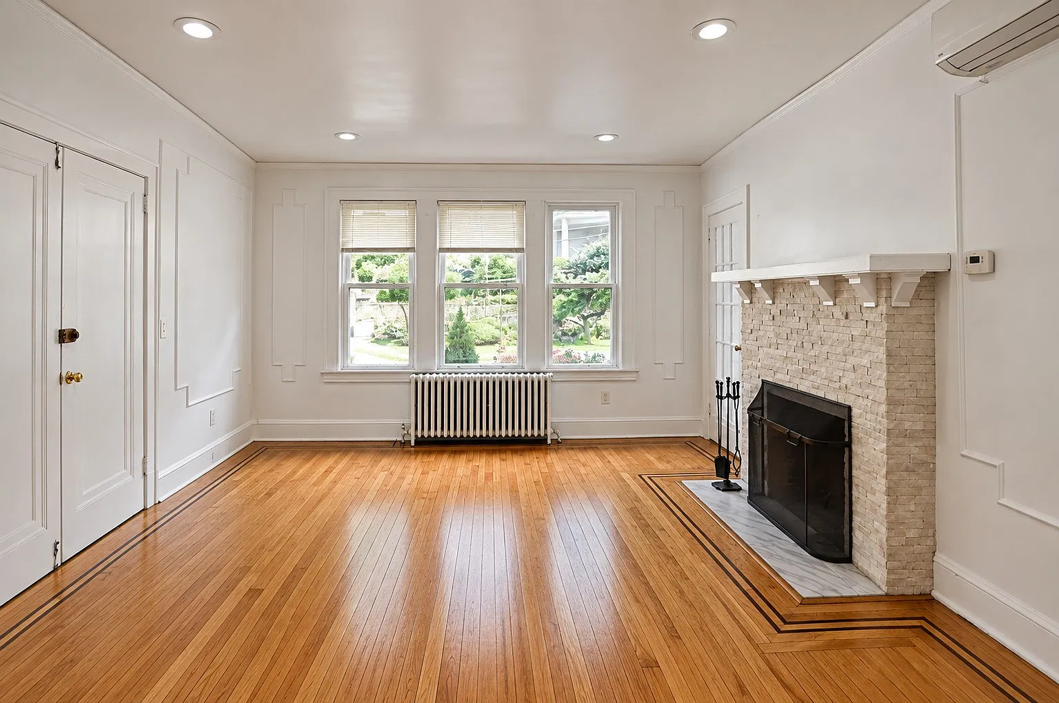 3 bed, 1100 sqft, $3,400 — Photo 3