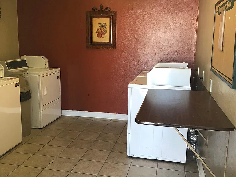 El Cortez Apartments — Photo 7