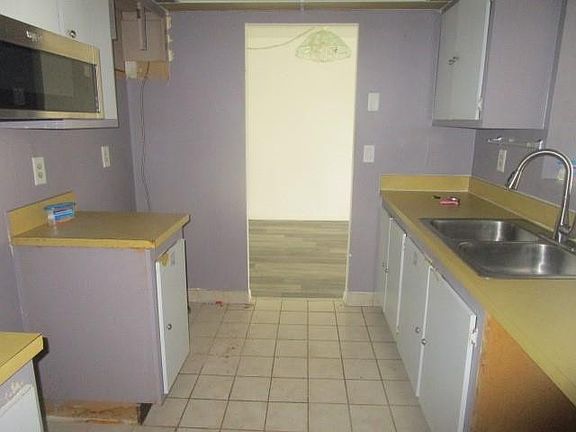 3rd image of 1009 N Ocean Boulevard #403