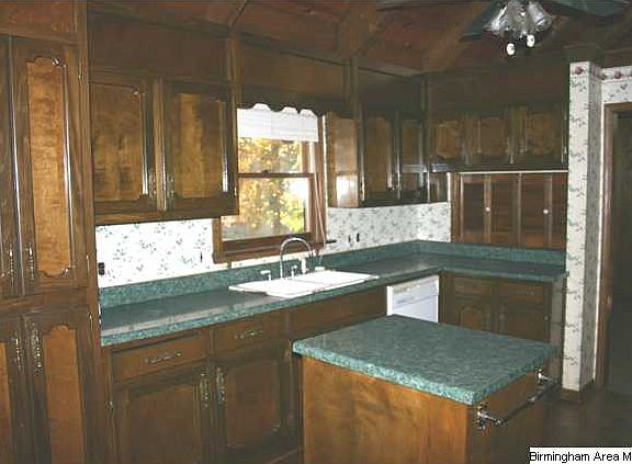 5th image of 1301 Stonehedge Dr