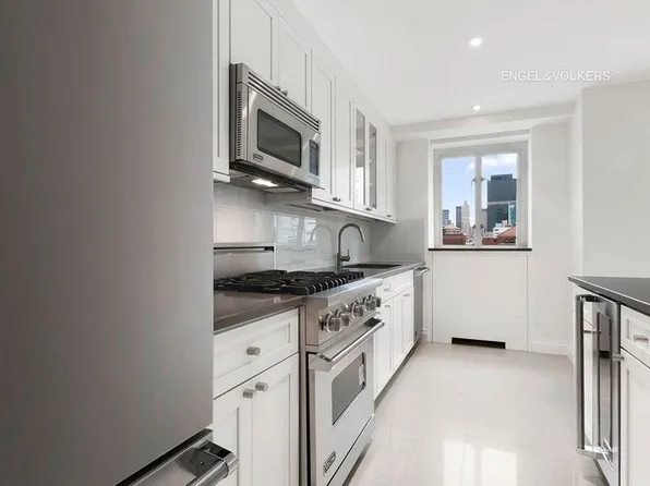 200 East 66th Street C1605 image 3 of 6