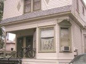 530 W 6th St