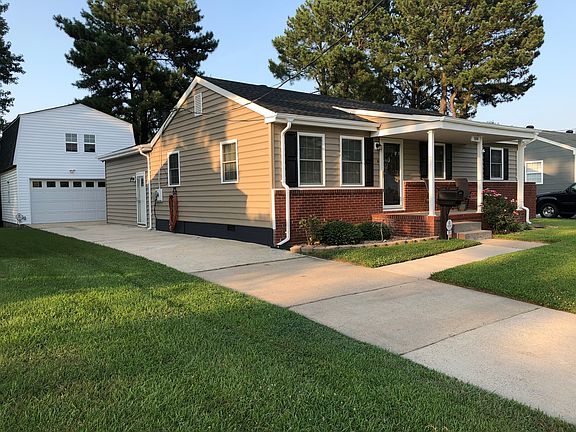3rd image of 104 Laurie Ln