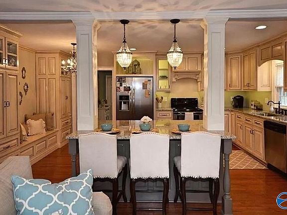 2nd image of 2719 Thornton Cir SW