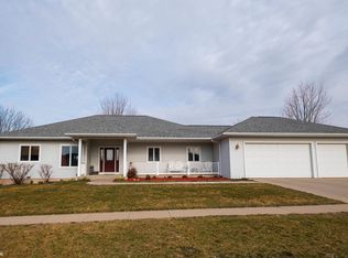 902 Benjamin Dr, Marshalltown, IA 50158