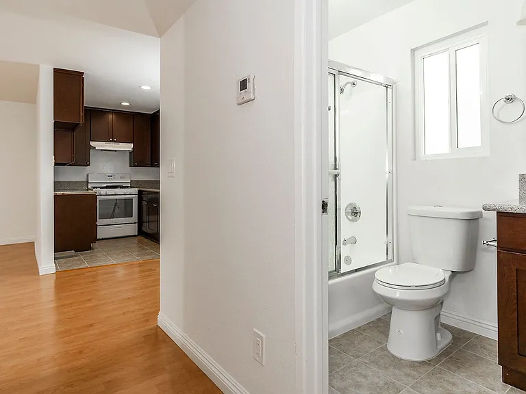 321 N Cedar St — Photo 35