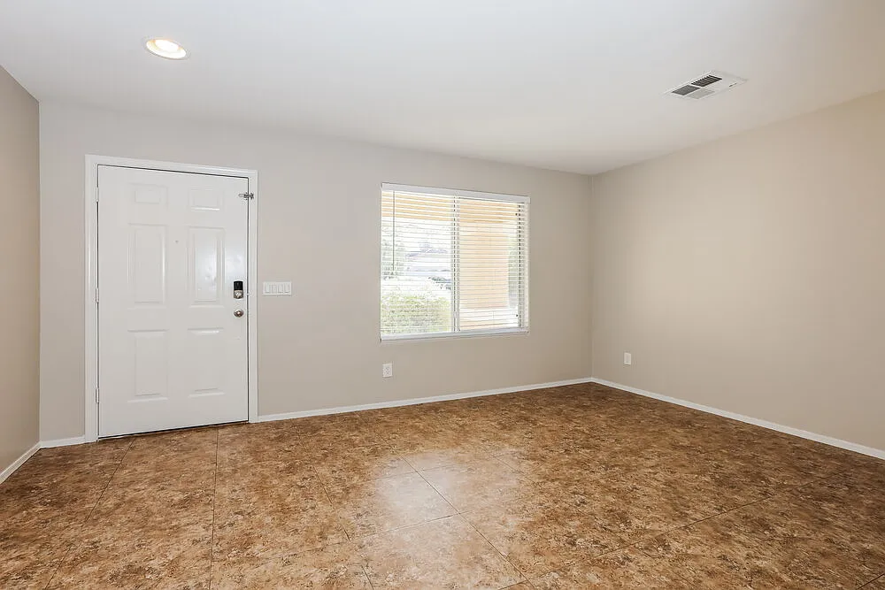 4 bed, 2.0 bath, 1682 sqft, $1,990 — Photo 3