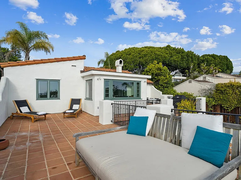 1109 Cliff Dr — Photo 5