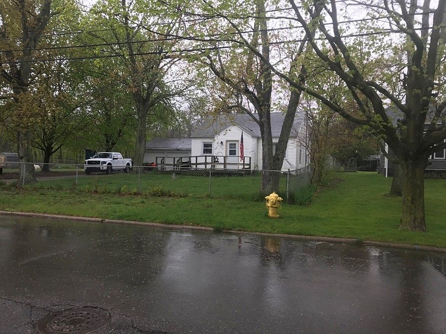 2nd image of 136 Fox Ave